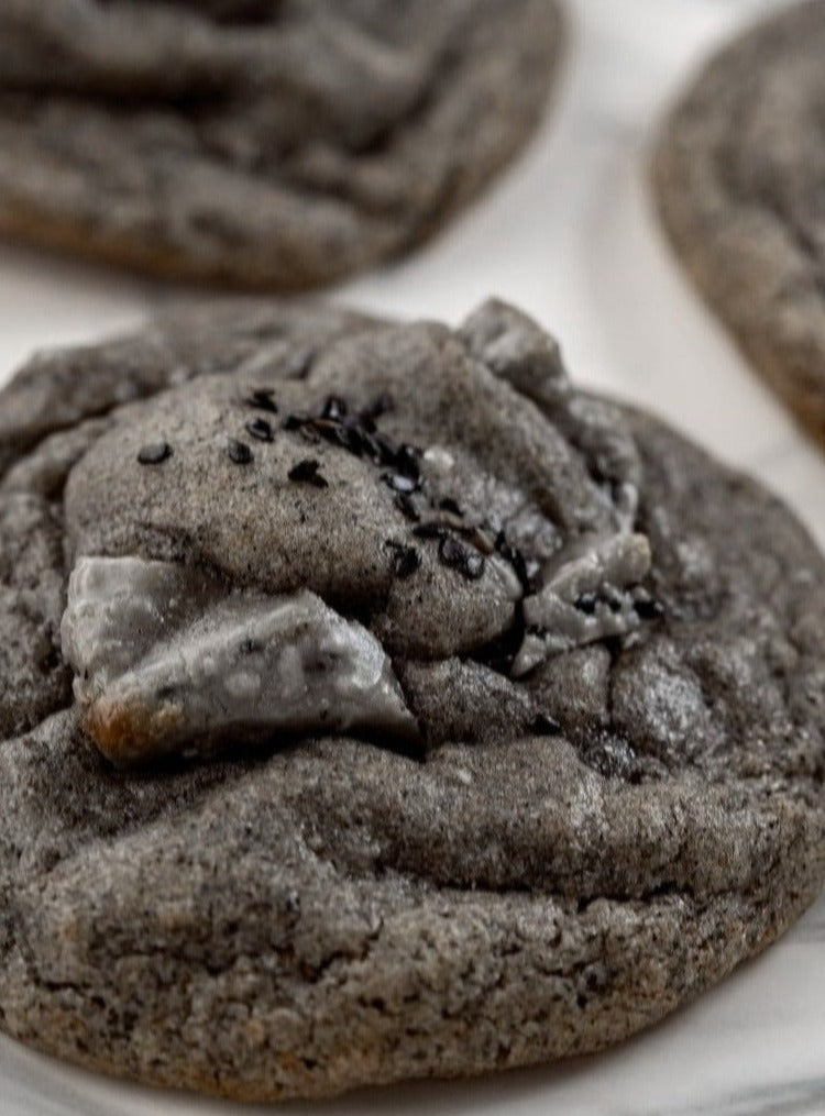 BLACE SESAME WHITE CHOCOLATE CHUNK COOKIES