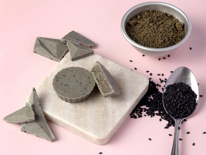 BLACK SESAME CHOCOLATE BUTTER CUPS (2 pcs)