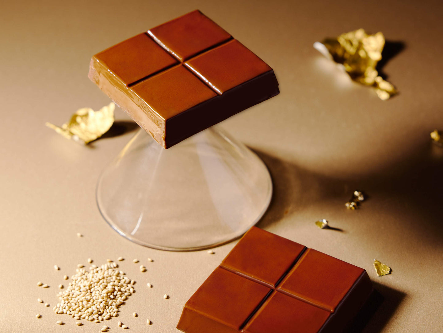 Dubai-Style Ispica Sesame 58% Milk Chocolate Bar